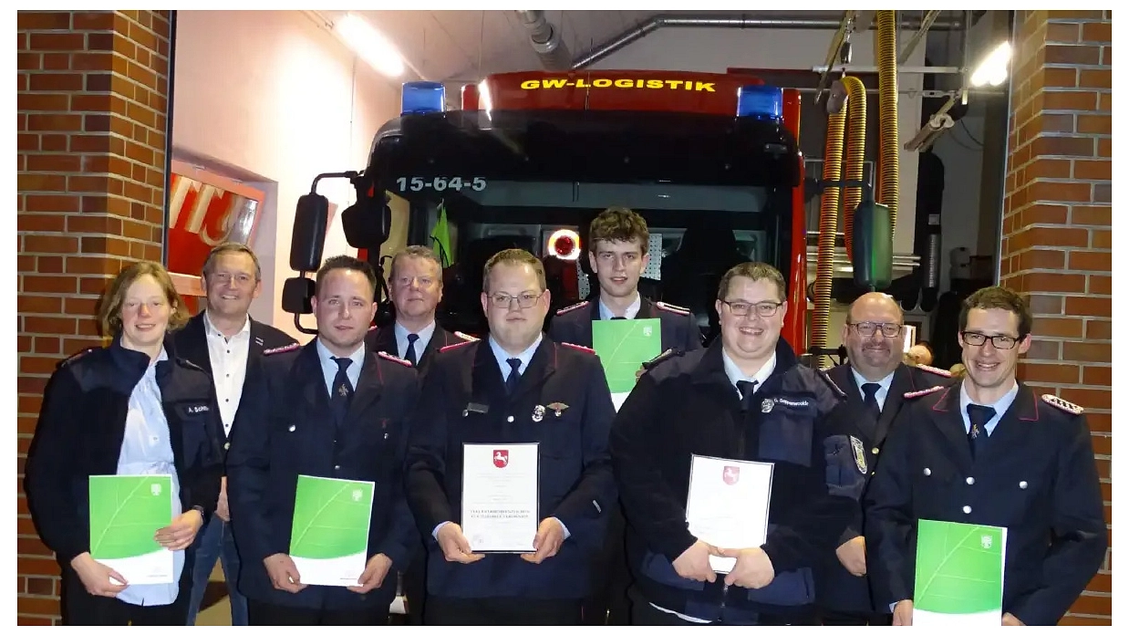 ehrungen-bei-der-jahreshauptversammlung-der-freiwilligen-feuerwehr-hollwege-wurden-einige-mitglieder.jpg