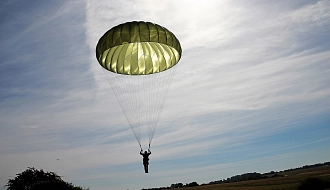 flugplatz_fallschirm.jpg