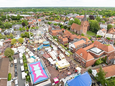 Frühjahrsmarkt_mit_Oldtimertreffen_©Hartmut_Ahlers.jpg