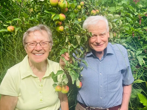 hannelore-und-eberhard-krusch-in-ihrem-5600-quadratmeter-grossen-garten-mit-viel-obst-gemuese-und-na.png hannelore-und-eberhard-krusch-in-ihrem-5600-quadratmeter-grossen-garten-mit-viel-obst-gemuese-und-na.png © Nordwest-Zeitung