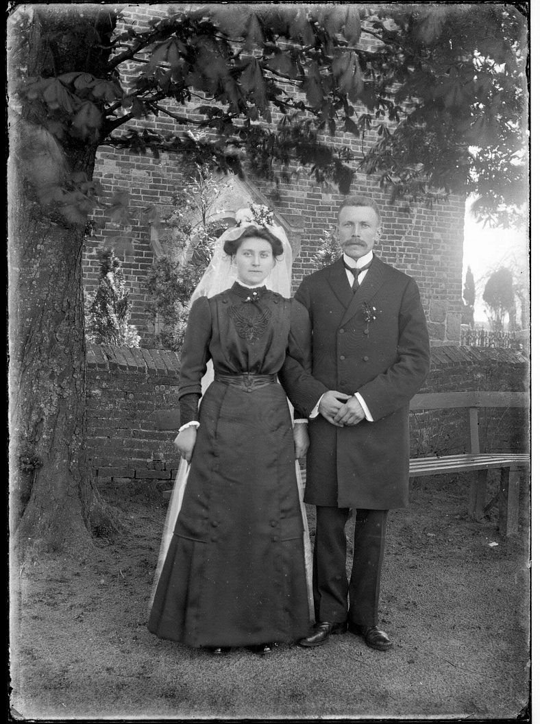 Hochzeitspaar_1900-1914.jpg Hochzeitspaar_1900-1914.jpg © Stadt Westerstede