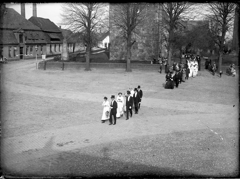 Hochzeitszug_1910.jpg Hochzeitszug_1910.jpg © Stadt Westerstede