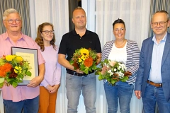 engagierte-vorstandsmitglieder-von-links-der-langjaehrige-ehemalige-vorsitzende-hermann-nee-der-zum-.jpg