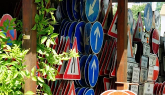 traffic-signs-1528548_1280.jpg
